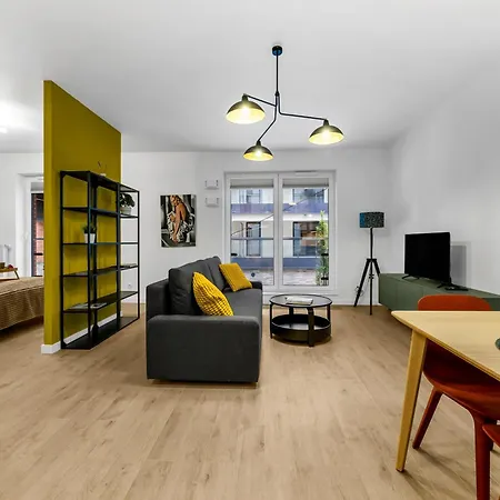 Praga - Metro, Vistula River Nearby - By Rentujemy Appartamento