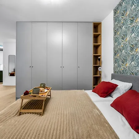 Apartment Praga - Metro, Vistula River Nearby - By Rentujemy Warschau
