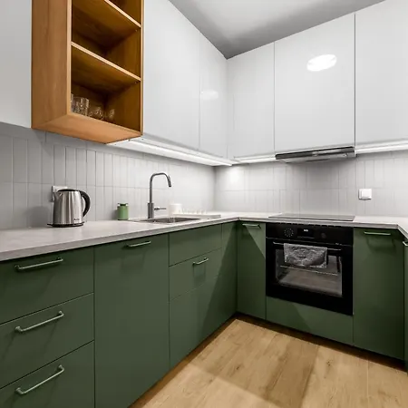 Praga - Metro, Vistula River Nearby - By Rentujemy Warschau