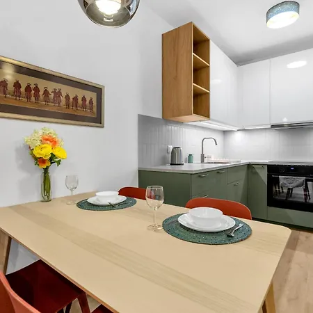 Praga - Metro, Vistula River Nearby - By Rentujemy Apartment *