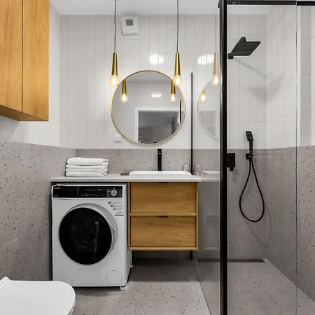 Praga - Metro, Vistula River Nearby - By Rentujemy Warschau